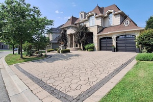 Located in the prestigious Belfontain Community !