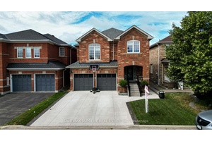 Welcome to this exceptional detached home nestled in one of Bramptons most desirable communities.