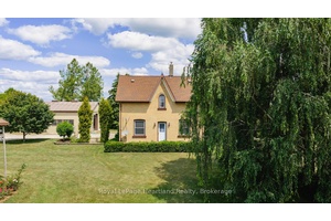 Are you looking for a few acres of country living with a spacious workshop ?