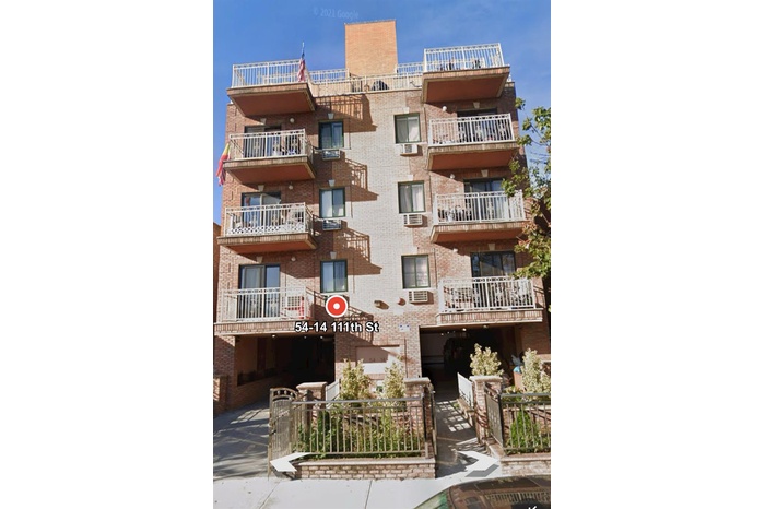 View of apartment building / complex
