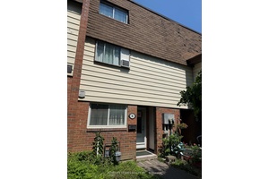 Spacious And Affordable Townhome In A Great Location Close To All Amenities And The New LRT Line One Bus To The Subway And To Square One Close To Schools And ...