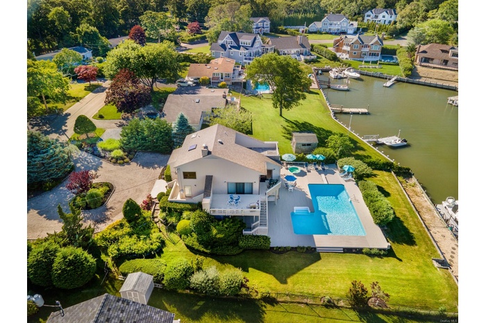 views of the Canal and pool