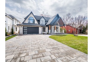 Elegant Custom Luxury Home In The Heart Of Old Oakville.