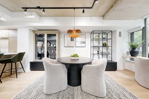Located in the heart of the iconic King West neighbourhood, this rare 2 storey condo town has its own private entrance on a beautiful and quiet, tree lined, street.