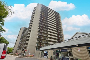 Spacious, freshly painted 2 bedroom condo perfect for the 1st time buyer, downsizer or investor !