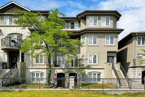 Beautiful and well maintained 2 storey townhome offering over 1, 300 sq.