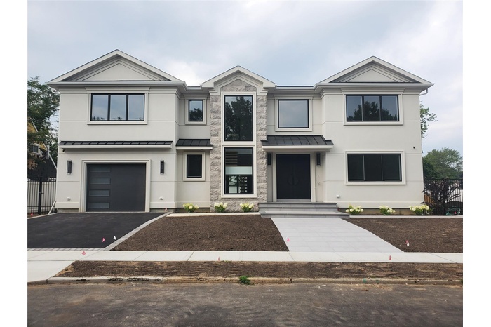 Stunning stucco & stone finishes with oversized windows