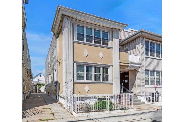 View of front of home with stucco siding and entry steps