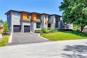 Welcome to 459 Smith Lane, a stunning 4 1 bathroom home in one of Oakvilles most sought after neighbourhoods.