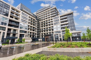 Welcome to an Executive 2 Bedroom, 2 bathroom unit in the spectacular Upper West Side Community.