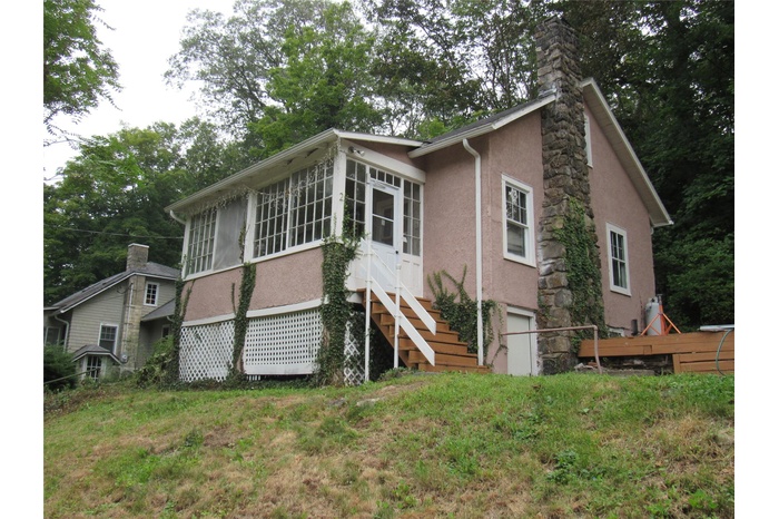 View of front facade featuring stucco siding and entry steps
