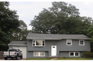 Welcome to 113 Nicoll Avenue !