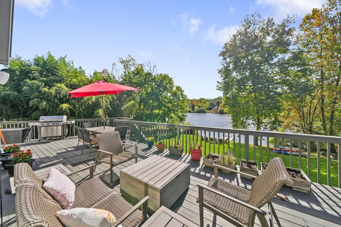 Waterfront living! Dine a la fresco.  Imagine feeling as if you are on vacation every day