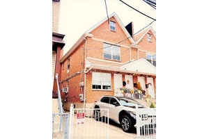 In prime Maspeth location off Grand Ave.