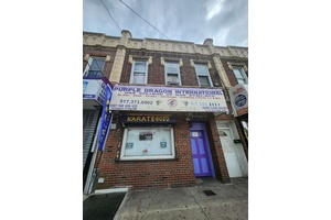 Store Plus Two Units, Convenient Location !