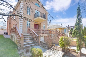 Welcome to this stunning home in Jamaica Estates.