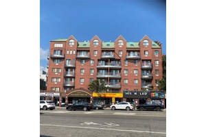 Large And Bright 2 Bedrooms Condo In Downtown Of Flushing.