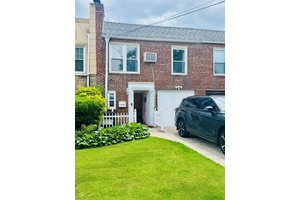 NO BASEMENT. 1ST FL 1 BR LR DR KIT FULL BATHROOM AND LIVING ROOM.
