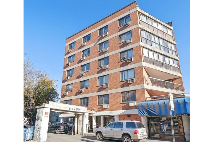 View of apartment building / complex