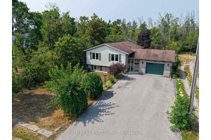 Rare opportunity to live in town and back onto Crown Land !