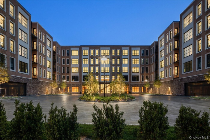 View of apartment building / complex