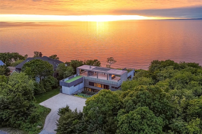 470 Lloyds Ln, Mattituck