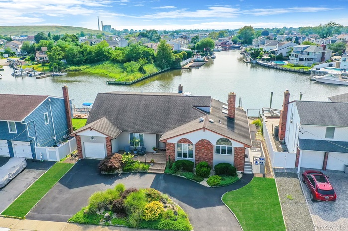 10 minutes to the Open Bay!