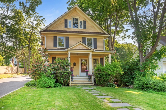 Welcome home to 67 West neck Rd.