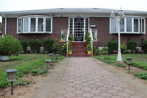 Welcome to this charming single family home nestled in the heart of Queens Village !