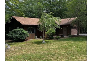 Welcome to this spacious and beautifully maintained 3 bedroom, 3.