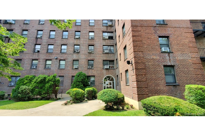 View of apartment building / complex