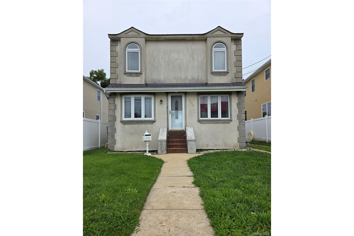 View of front of property with stucco siding