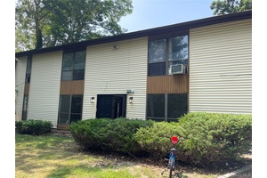 Large home suitable for an extended family, potential for a mother daughter with proper permits.