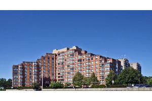 This Spacious 2Bed 2Bath at King's Terrace Condo Has An Absolutely Perfect Location !