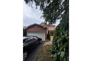 Beautifully maintained ! This spacious 4 1 bedroom amp ; 4 bathroom family home sits on a premium 35.
