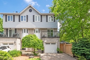 Rarely offered FREEHOLD END UNIT townhouse in fabulous LOCATION steps to the harbour, marina, beach, waterfront trails, parks, restaurants amp ; shops of desirable BRONTE VILLAGE !