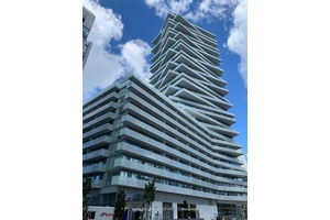 Gorgeous Luxury One Bed Suite In Dream Waterfront Oasis At Foot Of Yonge St In Heart Of Toronto In World Class Pier 27 Condo.