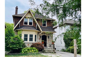 Welcome to this beautifully renovated lower level suite in Chaplin Estates backing on to the Kay Gardner Beltline.