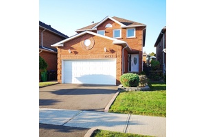 Lovely 3 Bedroom In Highly Sought Area Which Offers 3000 Sqft Of Living Space.