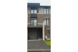 OPEN HOUSE Saturday, August 9th, 11 1pm Bright and spacious gallery townhome offering 1, 448 sq ft of modern living in a quiet, sought after crescent.