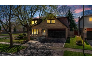Welcome to 2 Ribblesdale Dr set in the heart of Whitby !