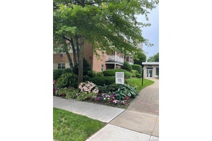 Spacious, bright and conveniently located co op !