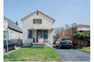 Big spacious detatched house in a peaceful and safe community.