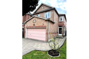 Convenience location build by Monarch Home situated at the in a family friendly neighborhood at the boundary of Markham amp ; Scarborough area !