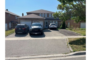 Convenience location situated at the in a family friendly neighborhood at the boundary of Markham amp ; Scarborough area !
