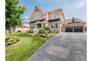 Only A Selected Few Homes In This Neighbourhood Were Part Of Brookfield's Signature Series, This Was One Of Them !