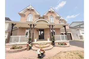 Discover this charming and spacious detached home located in one of Barries most desirable family friendly neighborhoods.