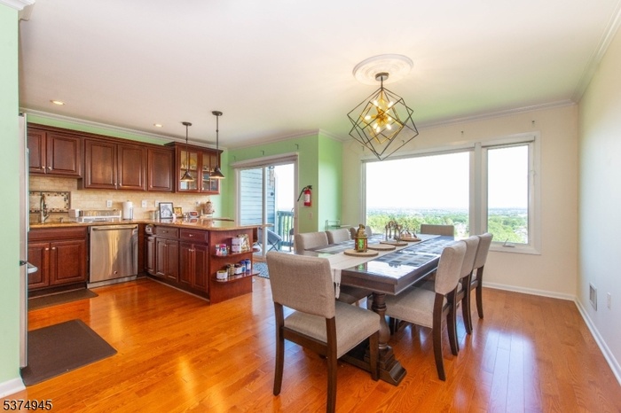 kitchen/dining room