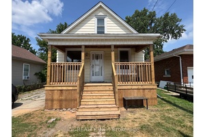 Well Maintained Detached Home in a Prime Location !