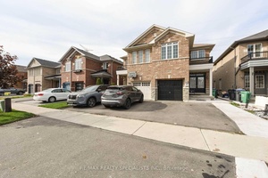 Gorgeous 4 Bedroom semi Detached House In Very High Demand Area, Fully Upgraded, Separate Living Dining Room amp ; Family Room, Upgraded Kitchen With Backsplash, Wooden Floor, pot lights, oak ...